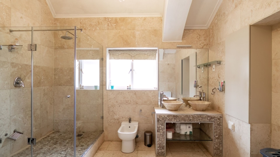 4 Bedroom Property for Sale in Fresnaye Western Cape